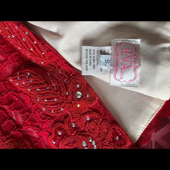 Beautiful long red dress in red colour in a great condition. - Picture 4 of 10